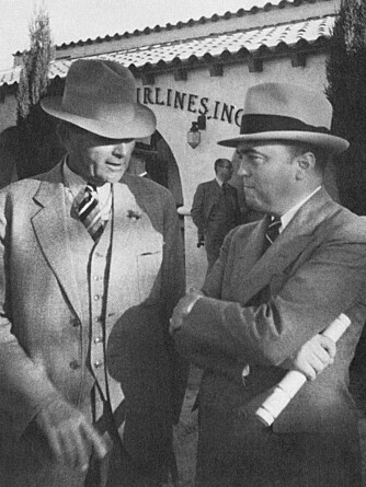 <b>GJENNOMBRUDD:</b> Indianerdrapene i Oklahoma var en av de største sakene til det nye FBI. Direktør J. Edgar Hoover (til h.) tok selv mye av æren for suksessen til etterforskeren Tom White. 