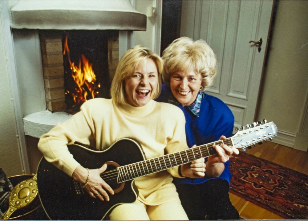 <b>MOREN INGRID:</b> Elisabeths mamma, Ingrid, vokste som datteren opp med gleden av å synge og spille gitar. – Jeg hadde de mest fantastiske foreldre, roser «Bettan».