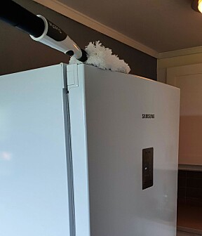 Good range: The spout length and flexibility make it easy to reach height, such as the top of cabinets. Good range: The spout length and flexibility make it easy to reach height, such as the top of cabinets.