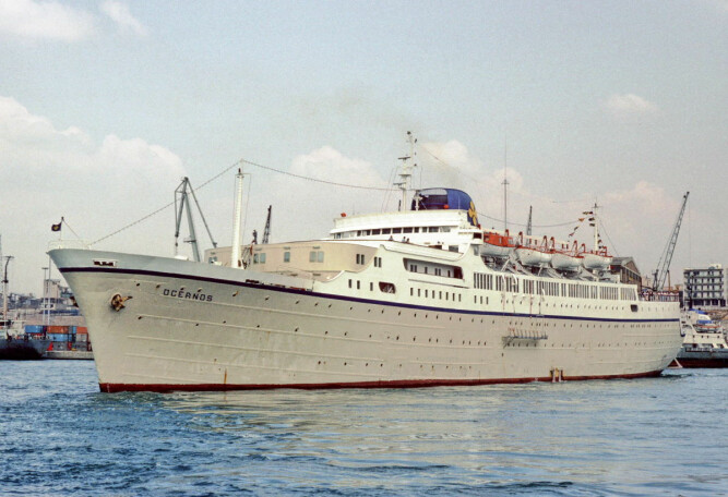 <b>HAVARISTEN:</b> 153 meter lange MTS Oceanos ble sjøsatt i 1952. Cruiseskipet var chartret til et bryllup da det fikk problemer utenfor kysten av Sør-Afrika, cirka fem kilometer ut i havet for Coffee Bay.