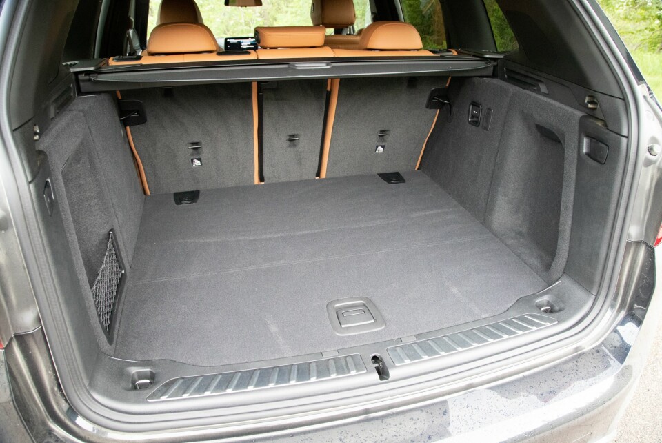 ROMMELIG: Praktisk utforming og solide innvendige mål gjør BMW til en lettlastet familiebil.