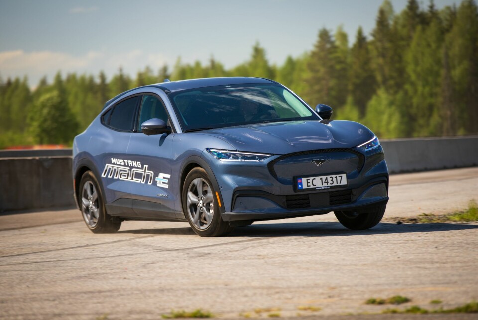 SMIDIG: Litt mykere understell og snillere dekkprofil gir Mustang Mach-E et overtak på fjæringskomfort.