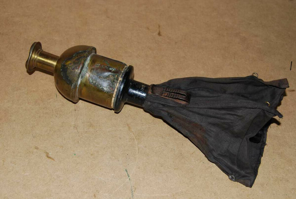 PARAPLYSTYRT: Aasens første patenterte granat. Nordmannen fant en løsning på en granatkasters største utfordring: Forsinkelse på detonasjonen.