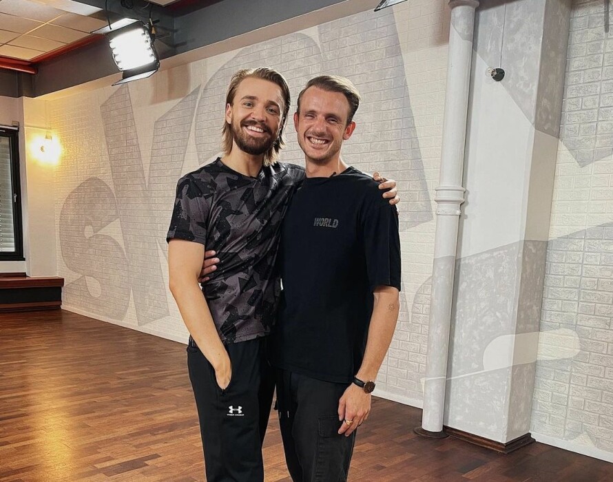 HISTORISK ØYEBLIKK: Joakim Kleven og Benjamin Jayakoddy gleder seg til å danse sammen gjennom årets sesong av 'Skal vi danse'.