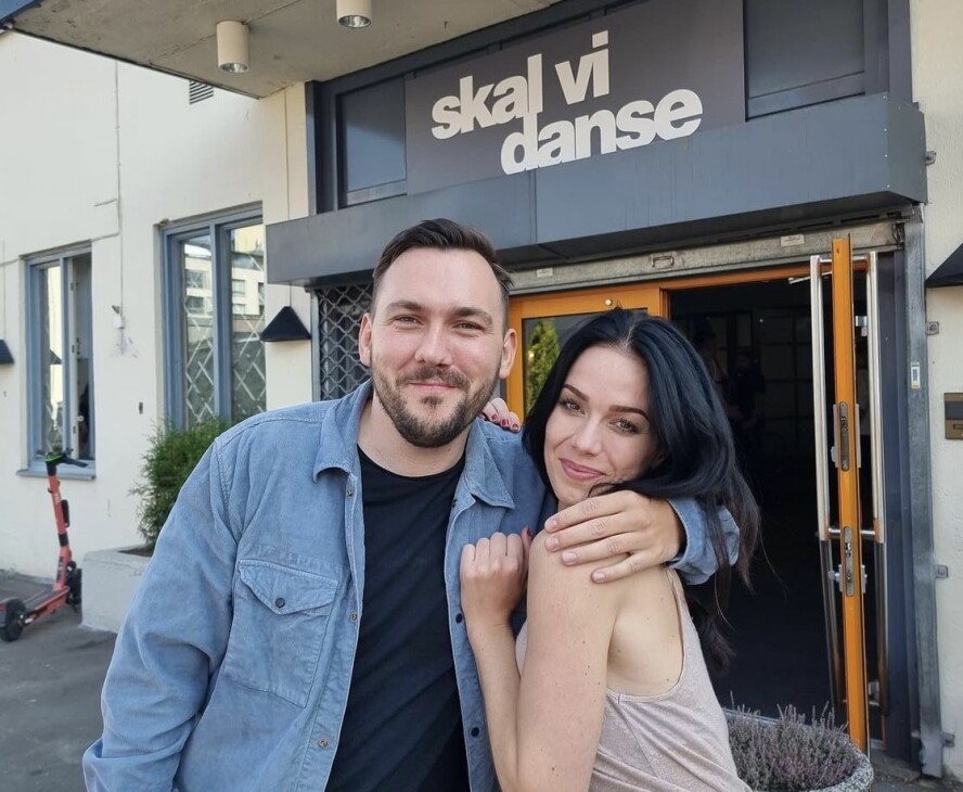 DANSEPARTNERE: - -Hun er helt fantastisk. Hun er både tålmodig og streng. Det er akkurat det jeg trenger. Hun gir både skryt og kritikk. Jeg synes at hun er veldig flink, sier Vareide