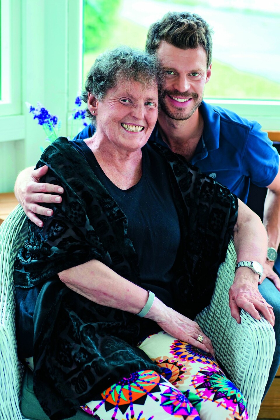 GLAD I MAMMA: Bjørnar Moxnes har en nær relasjon til sin mor, Åse Berit Eide. Han har vokst opp med en samfunnsengasjert og tilstedeværende mamma, som også har brukt livet sitt på å gi omsorg til andre.