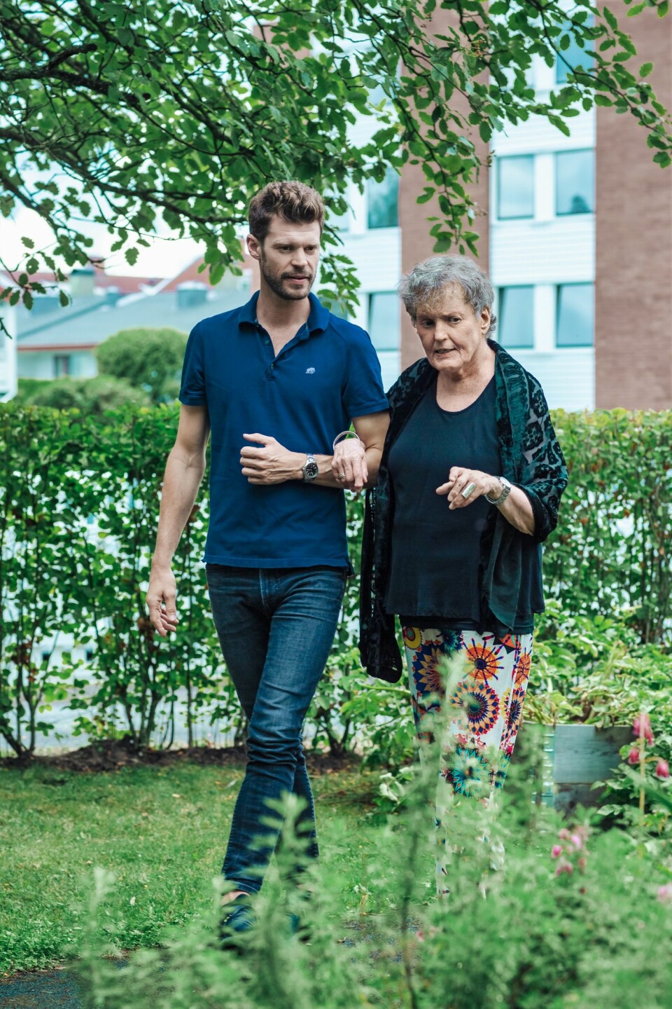 POLITIKK: Åse Berit følger med på sønnens liv i politikken så godt hun kan, men hun får ikke med seg alle TV-opptredener.