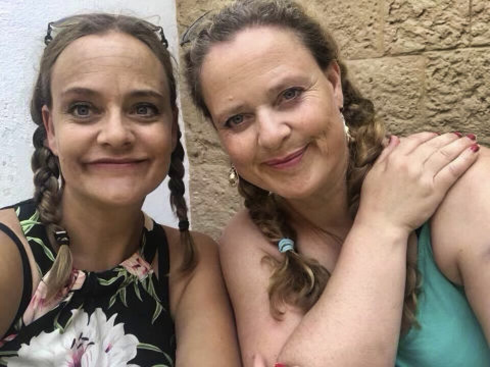 SØSTRE: Henriette og storesøsteren Kathinka kranglet som søstre flest under oppveksten, men i dag er de bestevenner og bor i nærheten av hverandre.