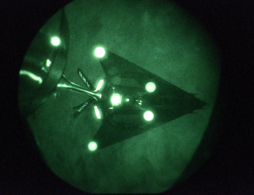 <b>NATTHAUK:</b> F-117 brukte alltid nattemørket som skjul under krigsoperasjoner. Her får det etterfylt drivstoff i luften.