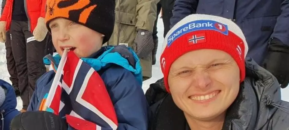 – Nå som klemming er forbudt, får jeg et plutselig behov for å gi vilt fremmede på perrongen en god klem