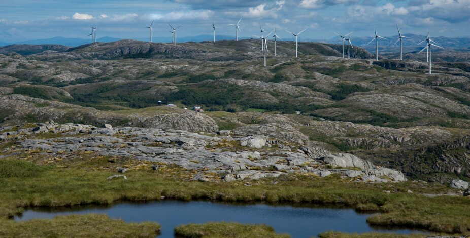 <b>YTRE-VIK­NA:</b> Nord­vest for Nams­os i tid­li­ge­re Nord-Trøn­de­lag lig­ger Ytre-Vik­na vind­kraft­an­legg med 17 vind­tur­bi­ner. Trinn 1 kan byg­ges ut med inn­til 70 MW, men bare 39 MW er bygd ut så langt. Ytre-Vik­na II kan, iføl­ge den opp­rin­ne­li­ge kon­se­sjo­nen byg­ges ut med inn­til 179 MW. Nord-Trøn­de­lag Elektrisitetsverk (NTE) ut­re­der nå mu­lig­he­te­ne for å bygge Ytre Vik­na II.