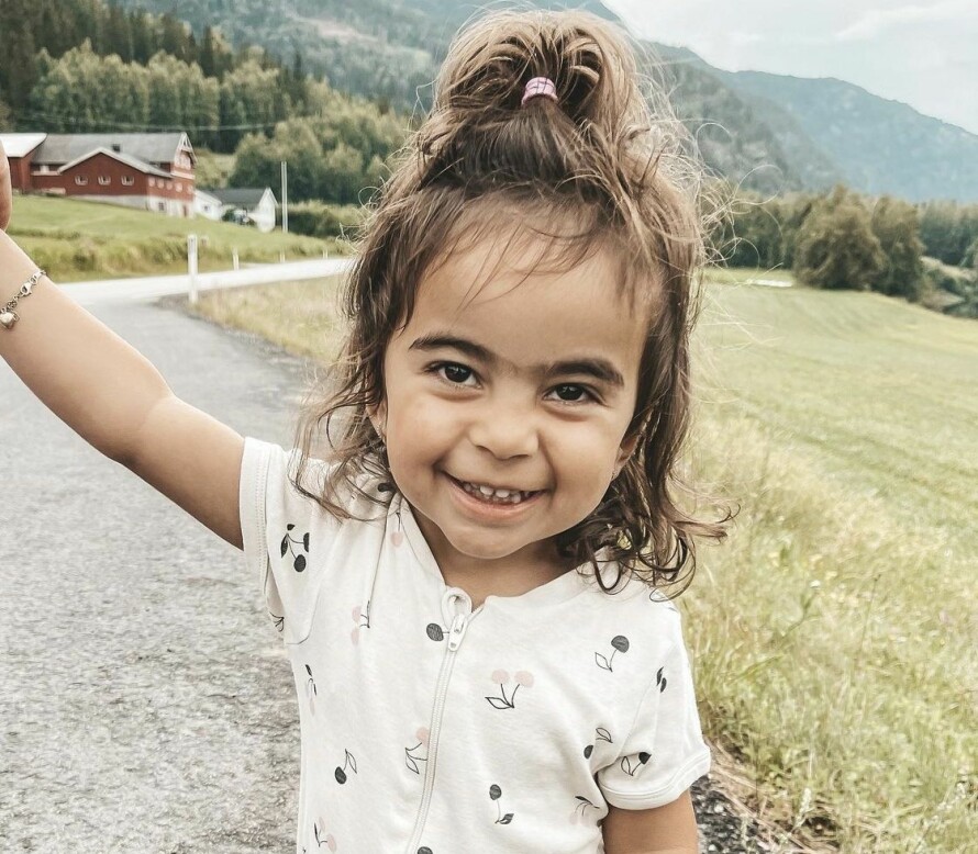 LIVSGLEDE: Å være mamma til Oline er et av Nora og Martin sine største gleder: - Oline er en av de største grunnene til at jeg holder meg oppe i hverdagen. Hun lyser opp de mørkeste og tristeste dagene, forteller Nora.