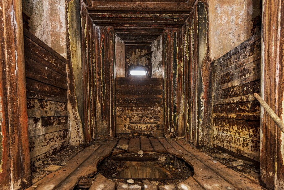 PERISKOPET: Den pansrede observasjonsboksen for periskop. Platene er ni cm tykke og tårnet som målte avstander var plassert på toppen.