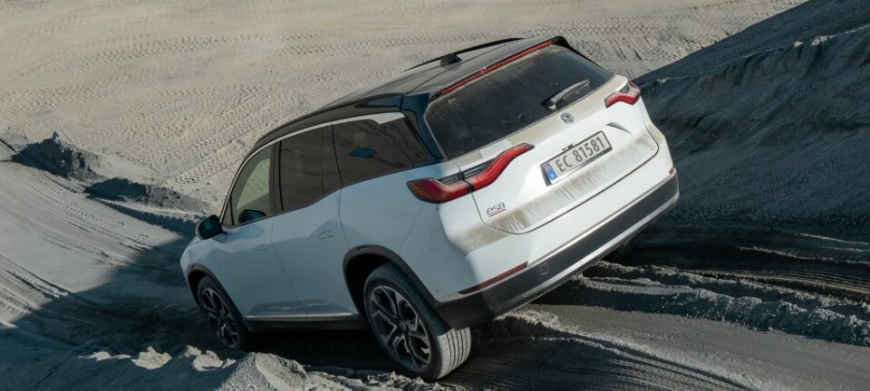 Paradenummeret skjer under bilen