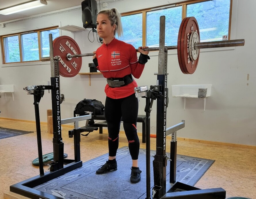 RÅSTERK: Gina trener nå til VM i styrkeløft. I februar 2020 tok hun Norgesrekord i knebøy i klassen opp til 63 kilo