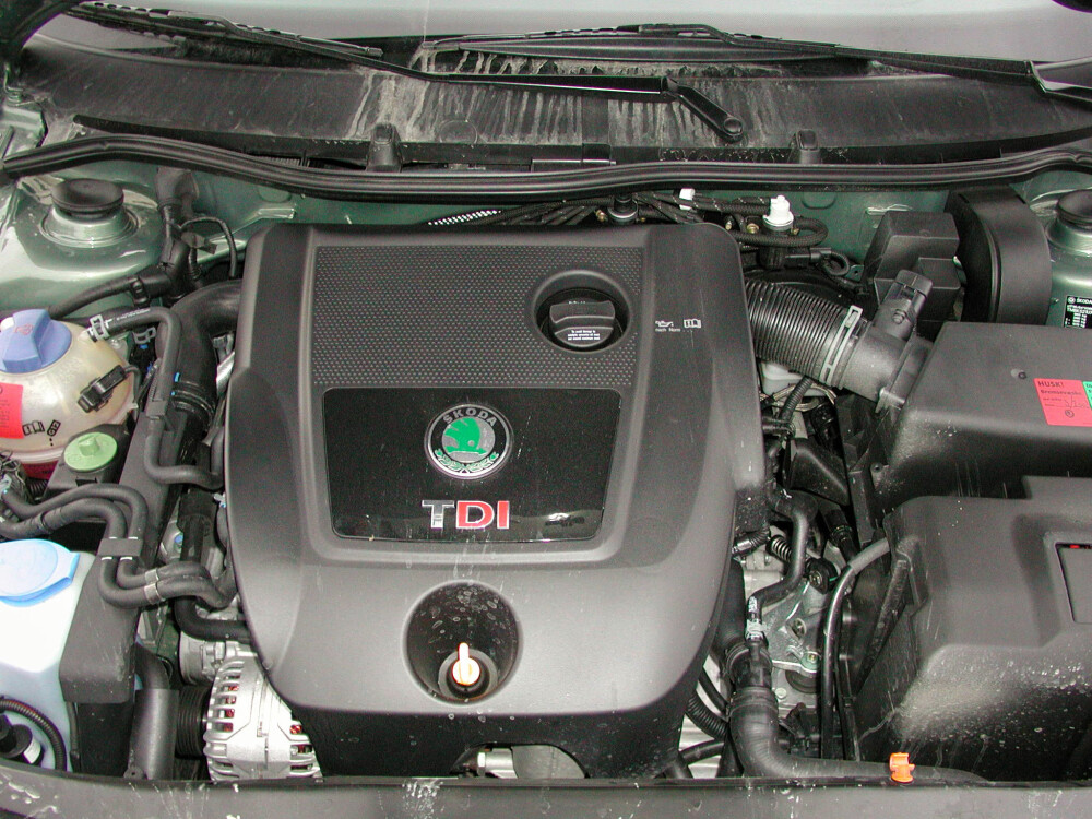 <b>RIKTIG MOTOR:</b> De kraftige og nøy­somme TDI-motor­ene var en del av suksess­oppskriften, her 1,9-liter med 100 hk fra 2001. Kraftig dreie­moment på lavt turtall, gjorde kjøre­opplevelsen mer behagelig enn med sam­tidens bensin­motorer uten turbo. 