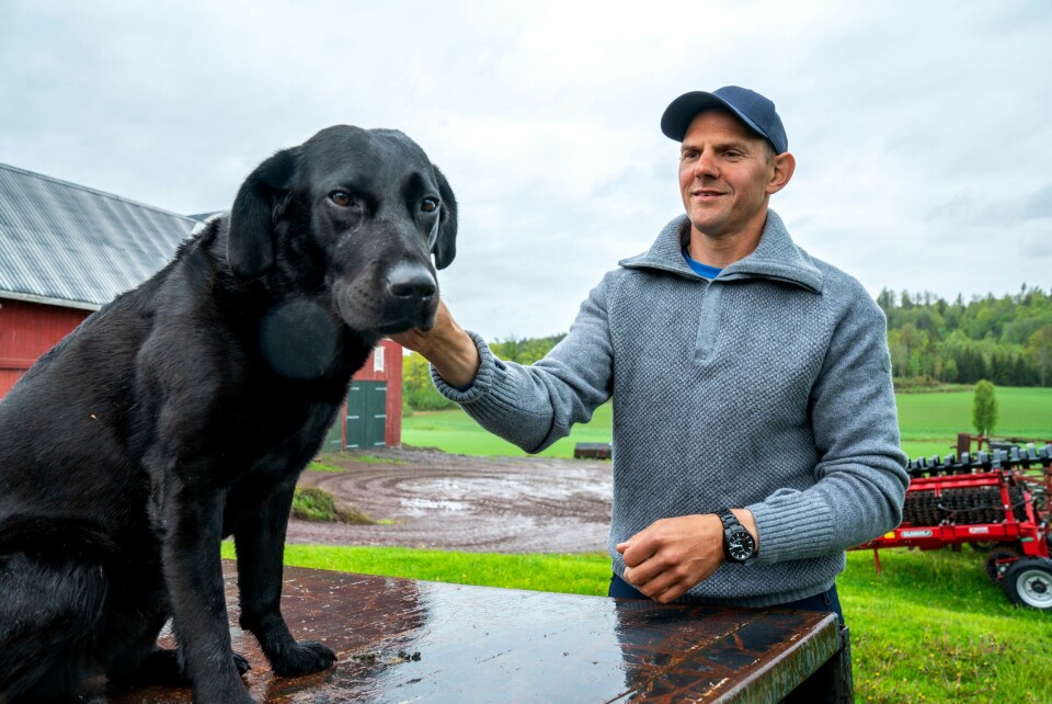 GÅRDBRUKER: De aller fleste kjenner Olaf Tufte som roer, men det kanskje ikke så mange vet er at hjemme på gården er det beste han vet å kløyve ved.