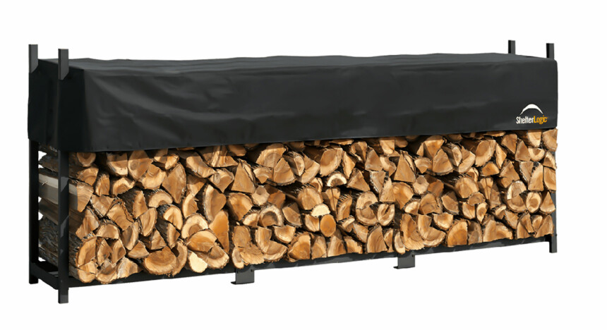 Et solid vedstativ kan kjøpes ferdig og kan brukes både inne og ute. Kraftig vedstativ 240 cm Ultra Duty, kr 1695, sommerbutikken.no.