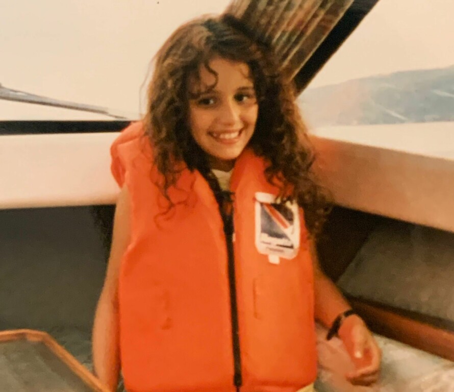 MOBBET: Da Royane flytta til Norge, ble hun mobbet for å være 'annerledes'. Hun følte hun aldri fant noe plass hun hørte til. I dag elsker hun å være annerledes. Hun tør å være seg selv, og har mye mer kjærlighet for seg selv.