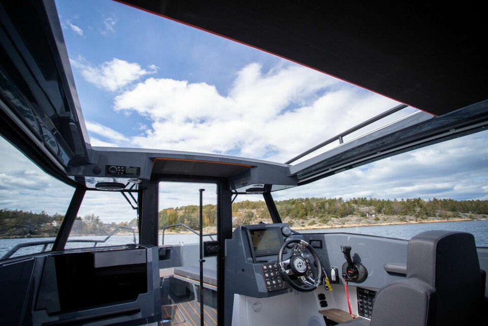 UTSYN: Både det elektriske stofftaket og de store vindusflatene gir mer utefølelse enn du forventer.