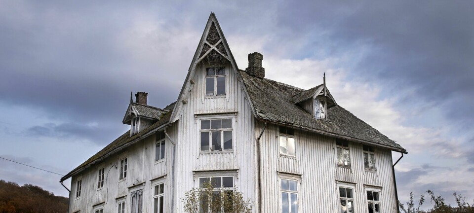 For 100 år siden var herskapshuset bebodd av 14 mennesker. Nå står det forlatt