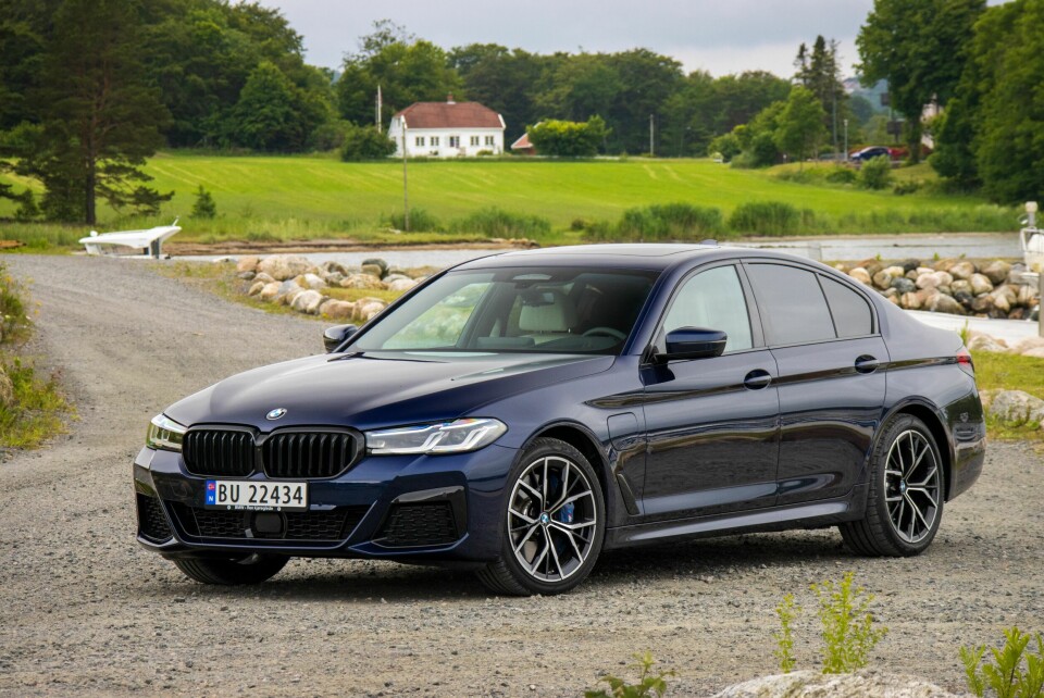 LANGTUR: Kombinasjonen av kraftig bensinmotor, elmotor og høy komfort gjør dette til en ekte reisevogn.