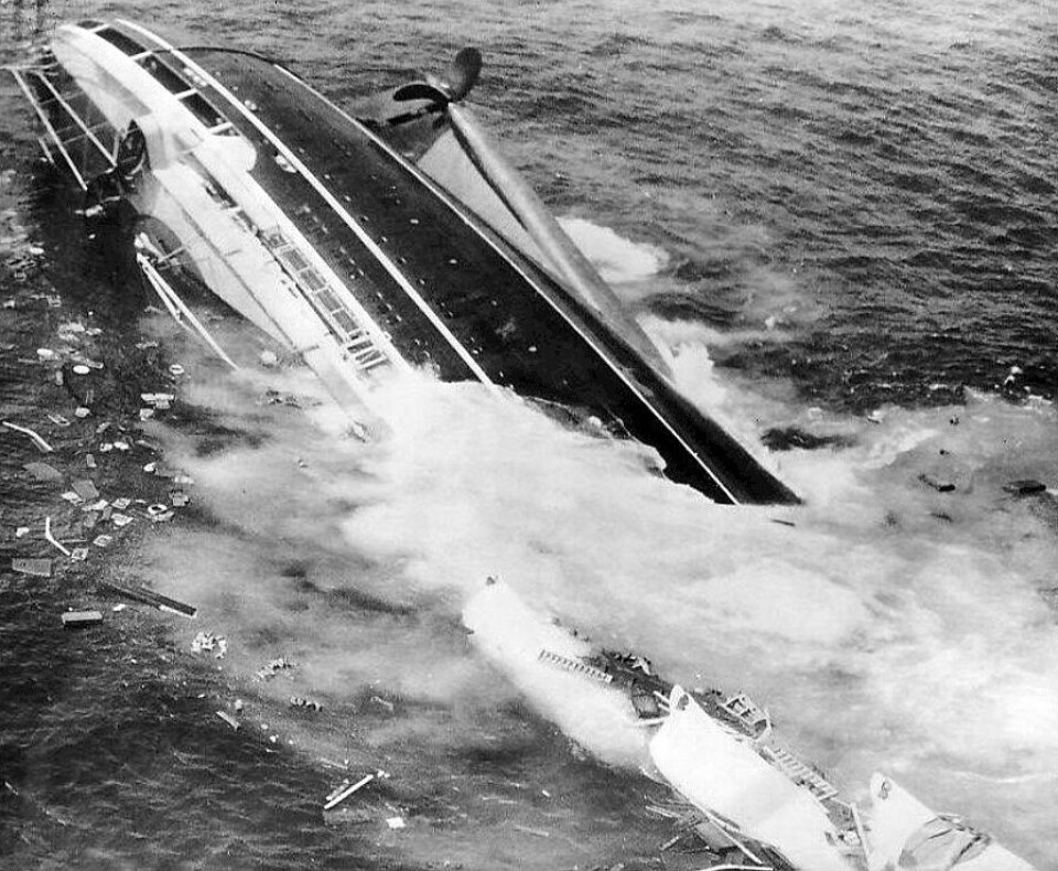 OPPGITT: Andrea Doria holdt seg flytende lenge nok til å få reddet de aller fleste passasjerene, trass i at halvparten av livbåtene ble satt ut av spill av kollisjonen.