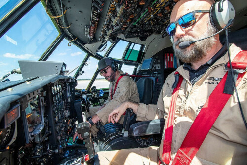 <b>MILITÆR ERFARING:</b> Todd Davis har 20 års erfaring med taktisk lavflyging før han ble brannflypilot.
