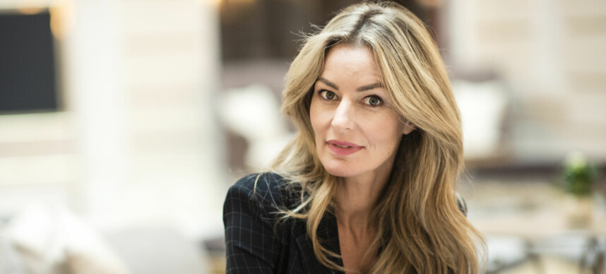 – Mannen min tjener skammelig mye penger, og jeg innrømmer at jeg er en troféfrue