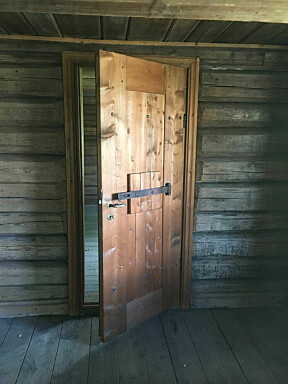 DØDSCELLEN: Bak denne døra i fengselscella på Kapteins­gården, satt Nils Narumsbakken før han ble henrettet.