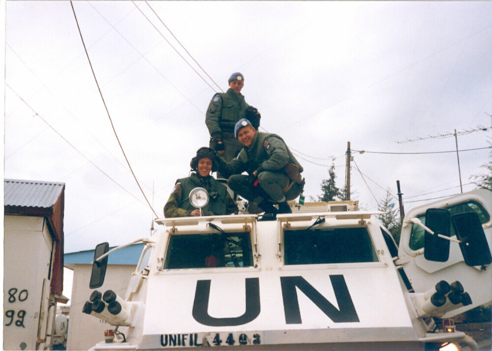 <b>FULL AV SISU:</b> Arild Grotle (foran til venstre) var vognfører på FN-Sisuen. Han omkom da Sisuen veltet etter at et dekk eksploderte.