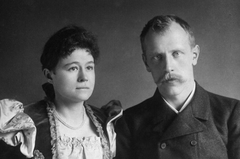 FØRSTE KONE: Nansen og hans første kone, sangerinnen Eva Sars, som på mange måter var hans jevnbyrdige. Paret fikk fem barn og levde i et turbulent ekteskap på grunn av hans affærer med andre kvinner. Bildet er tatt i London en gang før 1897