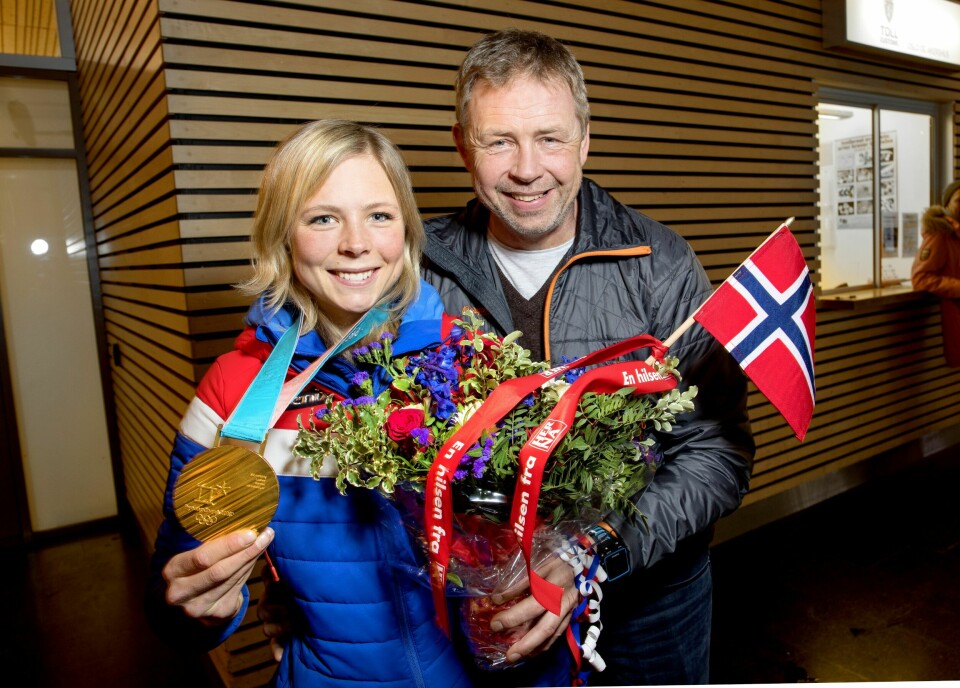 OL-VINNEREN: Maren sier at ingen av foreldrene var veldig sportsinteresserte, men alltid har de fulgt opp. Her en stolt pappa Jan Helge.