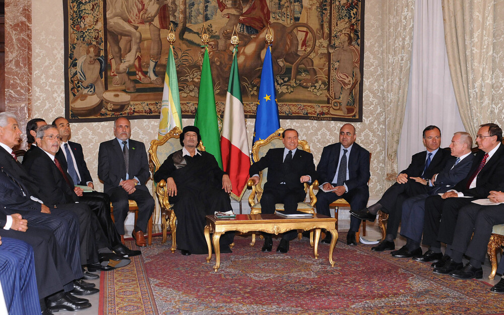 <b>TIL INSPIRASJON:</b> Italias daværende statsminister Silvio Berlusconi tok imot Muammar al-Gaddafi i Roma i 2009. Etterpå inviterte han mindreårige prostituerte til en seanse, inspirert av Gaddafis harem, kalt bunga bunga, ifølge én av kvinnene.