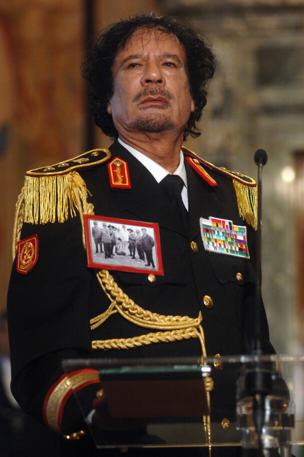 <b>MARKERING:</b> På statsbesøk i Roma stilte Gaddafi med bilde på brystet av en libysk motstandskjemper som ble henrettet av Italienerne.