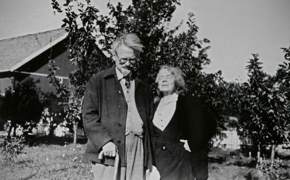 <b>BRYSOM ASYLSØKER:</b> Leo Trotskij med sin kone Natalia på Sundby gård i september 1936.