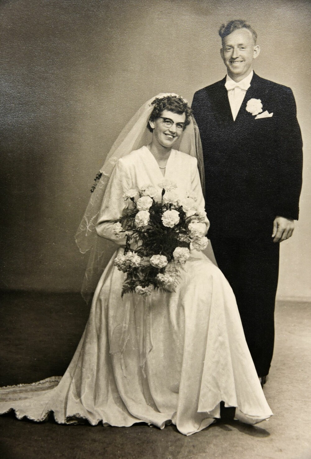 <b>BRUDEPAR:</b> I 1957 giftet Randi seg med Ole E. Dahl, og flyttet med ham til slekts­gården i Bamble. 