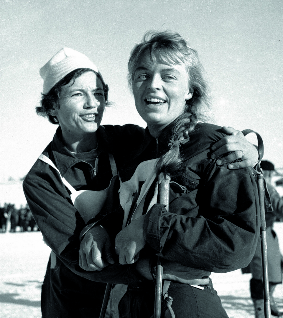 GODE VENNER: Jeg traff «Babben» i 1948, og siden har vi vært verdens beste venninner, sier Ingrid om Barbra Mette «Babben» Enger Damon. Her er de sammen på Røros under NM i 1961.