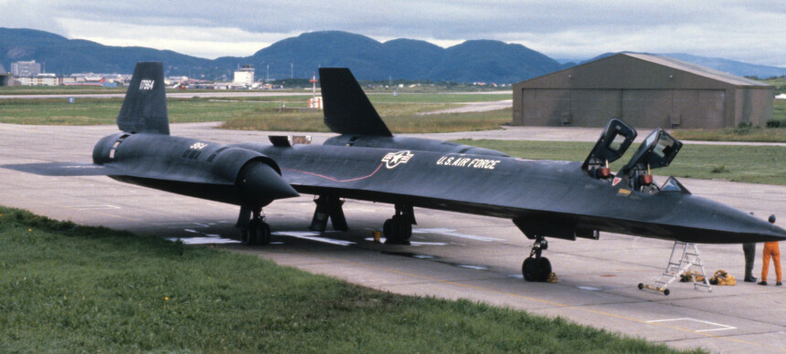 – Jeg ser en SR-71 taxe forbi vinduet mitt, sa stasjonssjefen i Bodø. – Du ser en HVAFORNO? var svaret i den andre enden