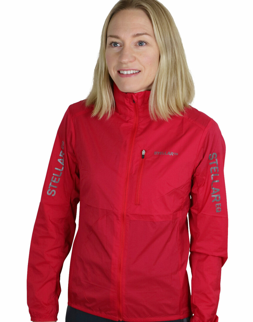 LETT OG PAKKBAR: Lett og pakkbar jakkeStellar Wind Jacket 2.0 finnes som herre- og damemodell. Den er lett vind- og vannavvisende som duger når været ikke det verste. Fin jakke til byturer og sommerturer i fjellet. Jakka fikk karakter 8 i vår test tidligere i år. Pris 1.195 kr.