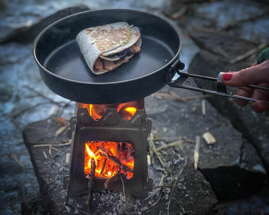 HOBOSTOVE: Navnet har denne typen ovner fått fra det amerikanske ordet for en omstreifer, hobo, som brukte hermetikkbokser for å lage tilsvarende små kvistbrennere.