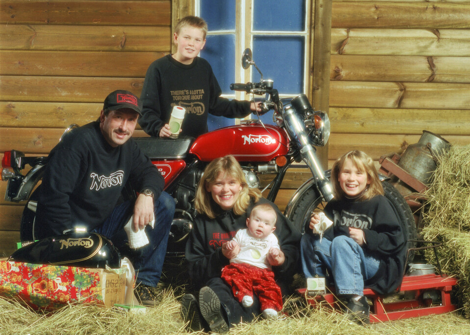 <b>FAMILIELYKKE:</b> 1999 var et fantastisk år for Ada. Her med ektemann Hans Christian og alle tre barna.