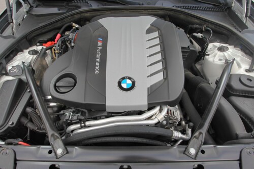 <b>I REKKE:</b> BMWs rekkeseksere trenger ingen nærmere presentasjon, og treliters­dieselen er på sitt beste i 530d 535d og M550d.