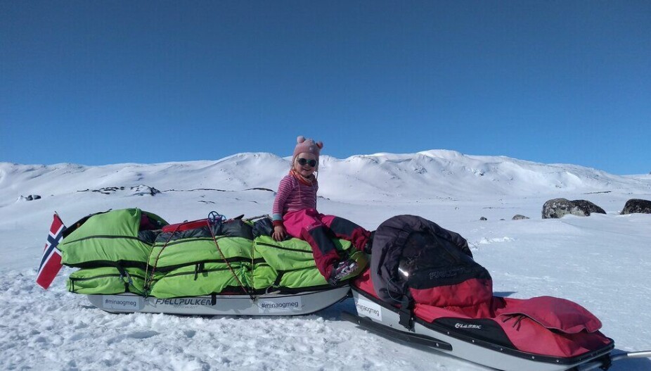 FINNMARKSVIDDA: Pappa og Mina la ut på en langtur over Finnmarksvidda på 24 dager. Alexander beskriver henne som en tøffing som er full av glede og god energi. FINNMARKSVIDDA: Pappa og Mina la ut på en langtur over Finnmarksvidda på 24 dager. Alexander beskriver henne som en tøffing som er full av glede og god energi.