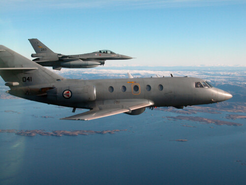 <b>BESKYTTER KAMPFLY:</b> Ved hjelp av jamming kan Jet Falcon flyene lage en elektronisk beskyttelsesmur rundt Forsvarets kampfly. Bildet er tatt over Ørland ved en tidligere anledning.