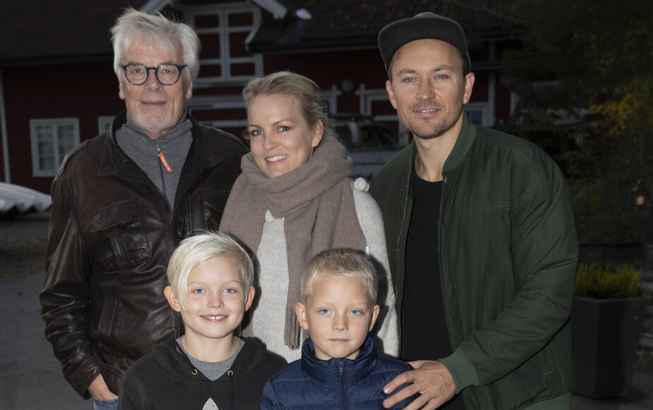 FAMILIEN: Guro Fostervold og faren Kristian, sammen med Håvard Tvedten og barna, avbildet i forbindelse med et Alex Alexxander-show i 2018.