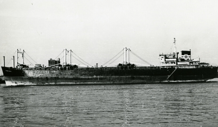 <b>GAMMELT SKIP:</b> «Etnefjell» Var opprinnelig bygget som tankskip, men gikk som bulkskip i årene frem til forliset i 1968. Skipets alder og tilstand skulle bli gjenstand for kritiske merknader etter brannen.