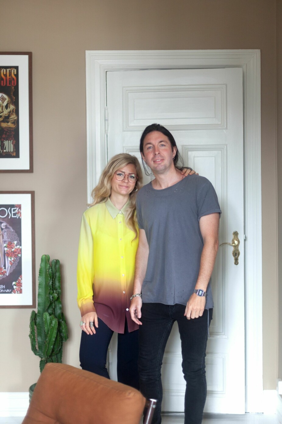 Camilla og Kristian Solhaug har latt seg inspirere av kunsten når de har valgt farger til leiligheten.