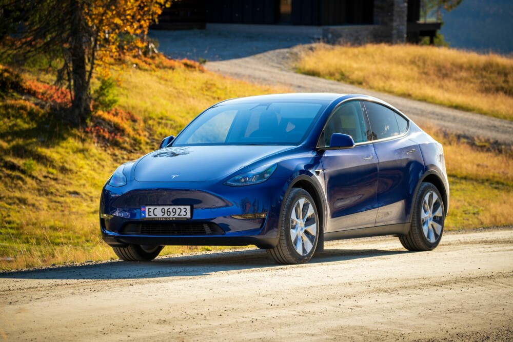 <b>POPULÆR:</b> Tesla Model Y står som representant for de svært etter­traktede el-SUV-ene til rundt 600 000 kroner. Lave energiutgifter ved hjemme­lading og potensielle besparelser i bompenger teller positivt inn. Verditapet på en ny bil i denne prisklassen er den klart største kostnaden, elbil eller ikke.
