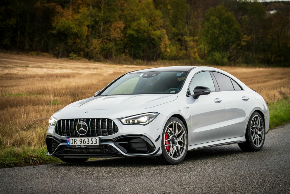 REKORDMOTOR: Under panseret sitter verdens sterkeste firesylindrede motor.